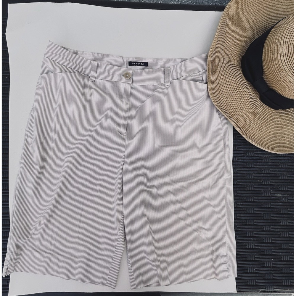 WOMENS JONES NEW YORK SIGNATURE STRETCH BEIGE & WHITE STRIPED SHORTS SIZE 12
